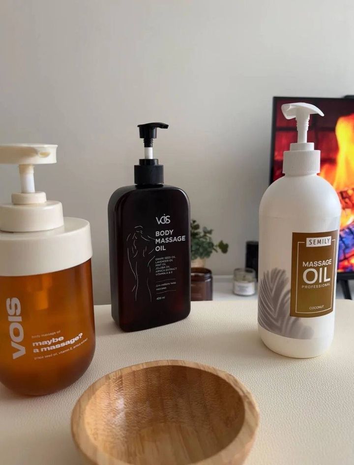 Три бутылки массажного масла: VOIS, VDS Body Massage Oil
                    и Semily Professional Coconut